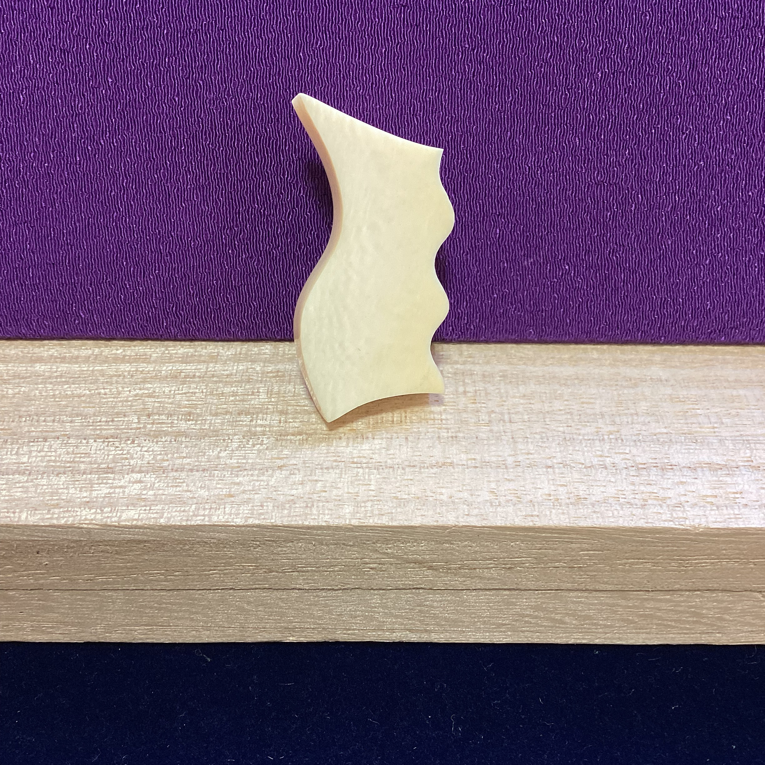 ☆本象牙ブローチ　※H-27