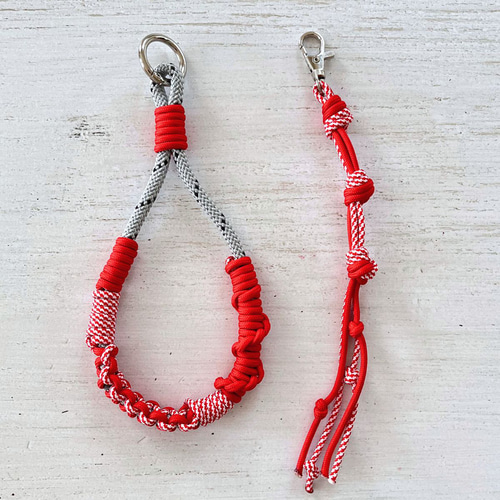 ハンドストラップ パラコード バッグチャーム シルバー ストロベリー