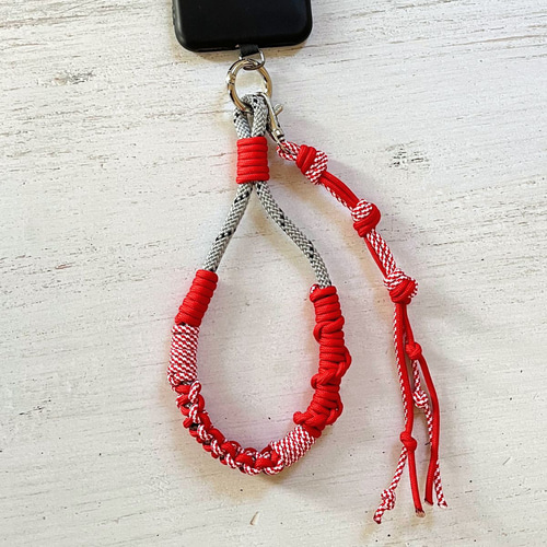 ハンドストラップ パラコード バッグチャーム シルバー ストロベリー