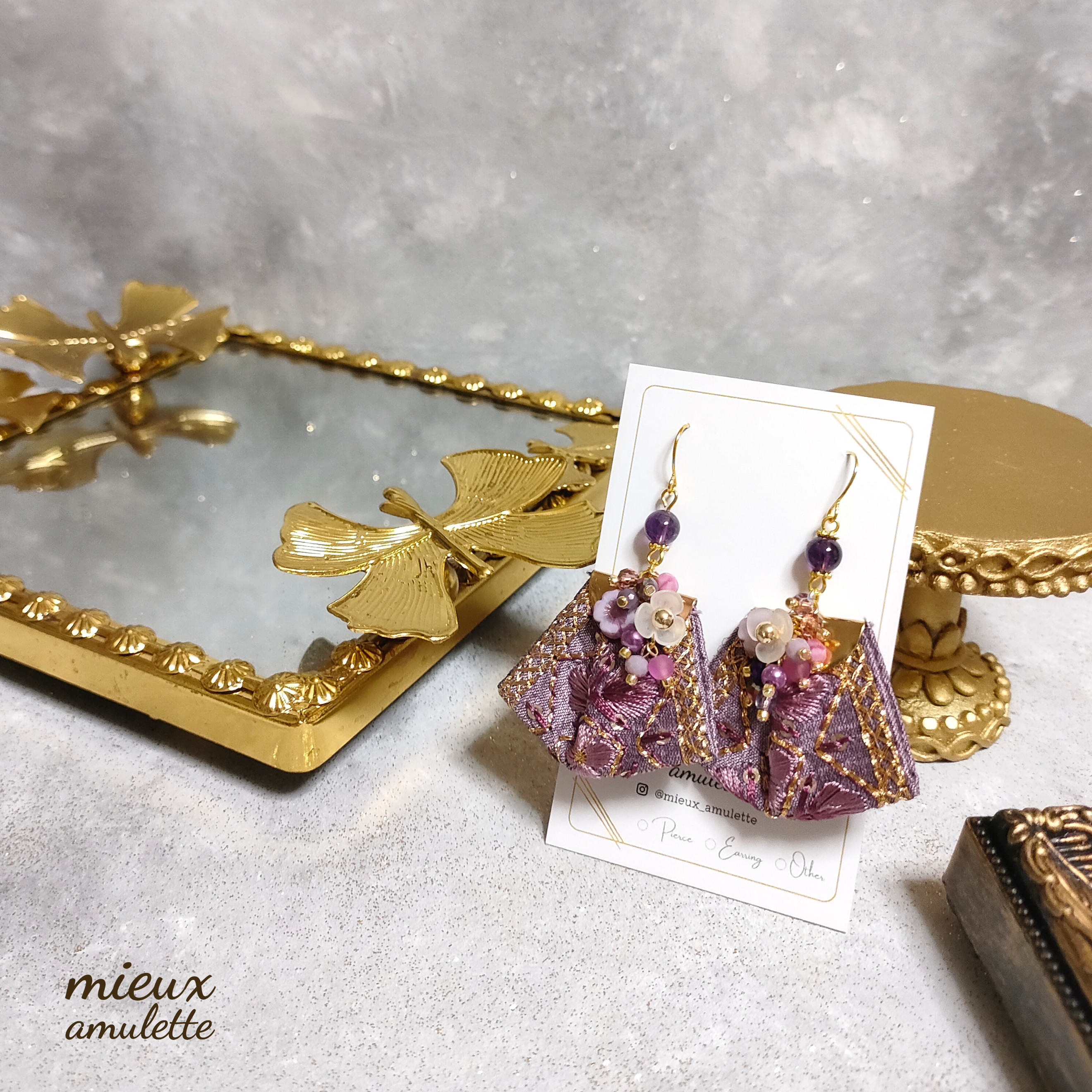 紫 パープル 花 フラワー 刺繍リボン 揺れる ピアス イヤリング 1点物アクセサリー ハンドメイドアクセサリー 推し活