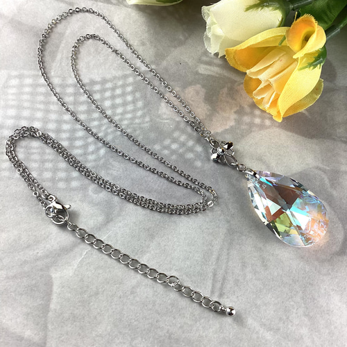 スワロフスキー#8721、28mmしずく型ペンダント〜クリスタルブルーAB