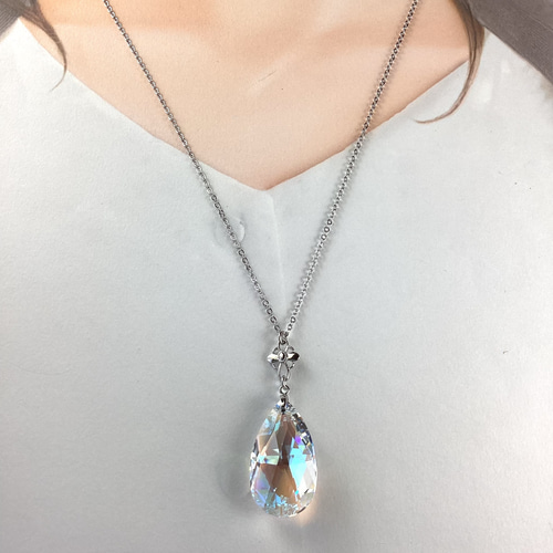 スワロフスキー#8721、28mmしずく型ペンダント〜クリスタルブルーAB