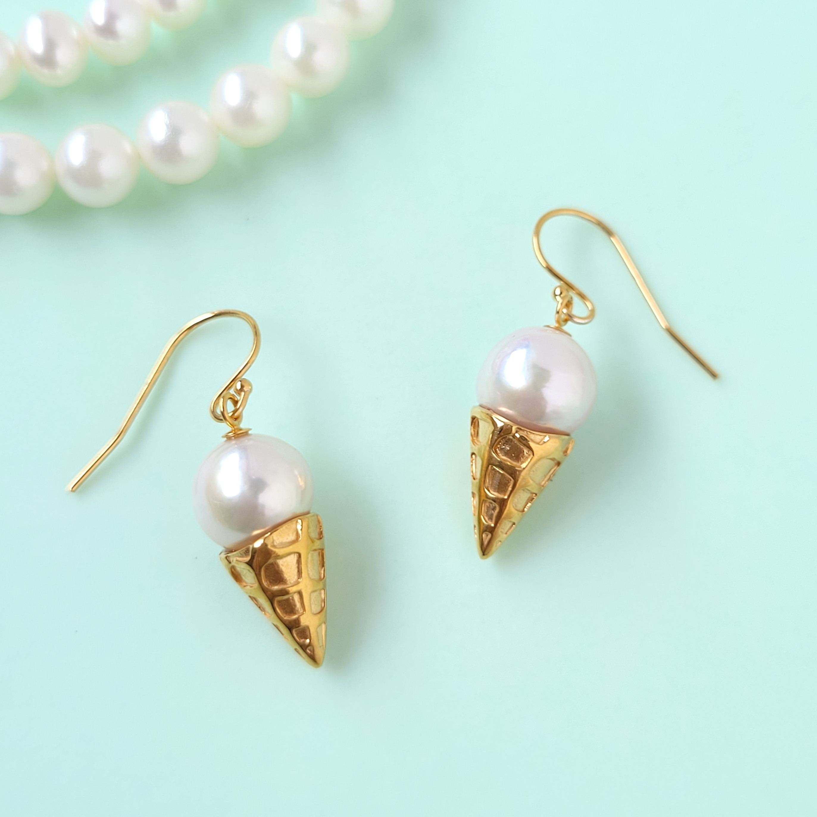 とろっとパールのアイスクリームピアス(フックタイプ)揺れる　人と被らない