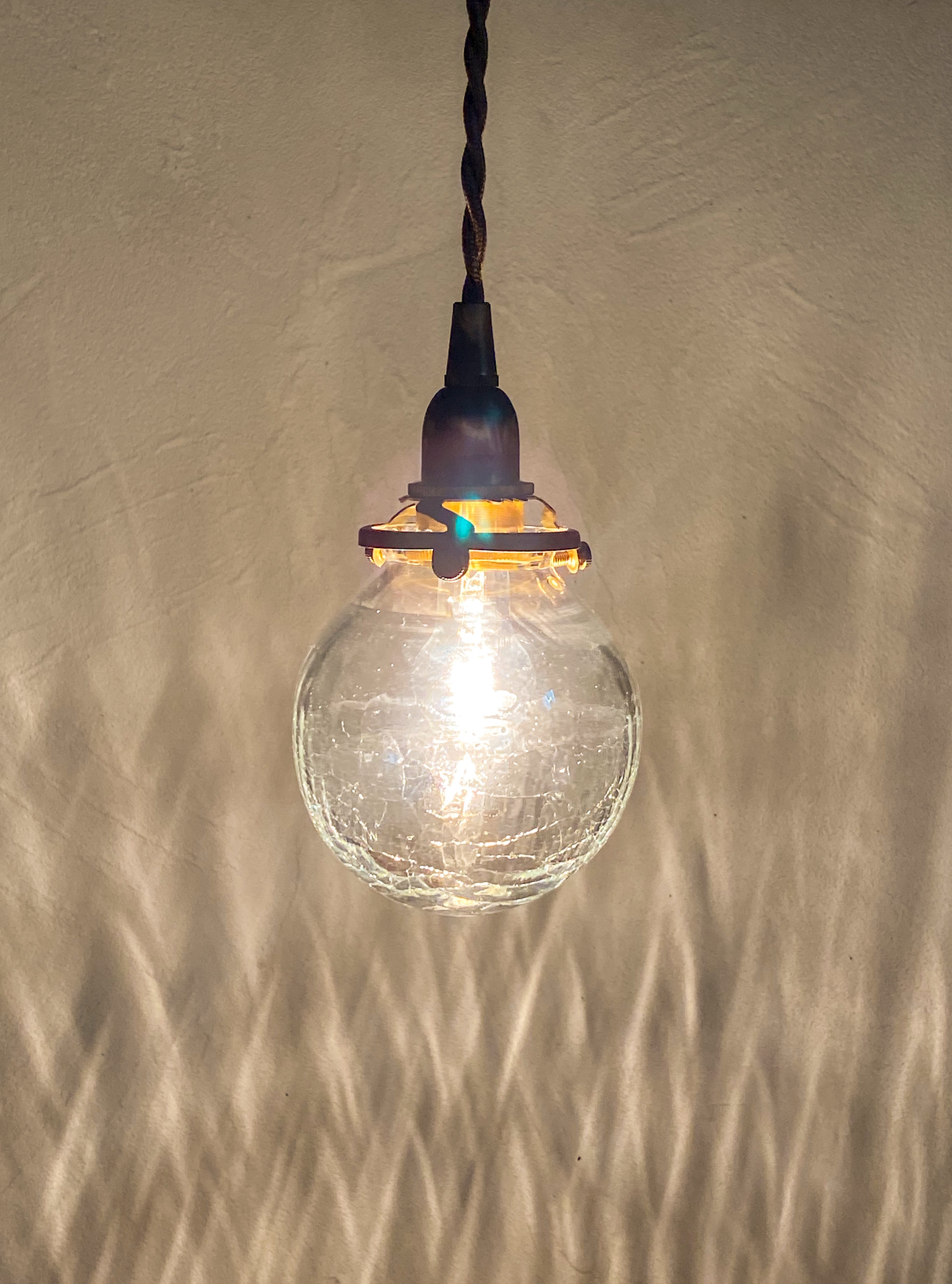 吹きガラスペンダントライト（ヒビ割れタイプ）P-044　宙吹き照明