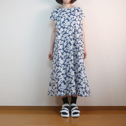 夏の普段着 ゆったり涼しい 大人の配色 フレンチワンピース（コットン／花柄） 15枚目の画像