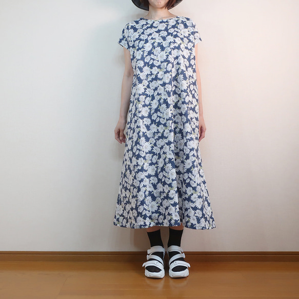 夏の普段着 ゆったり涼しい 大人の配色 フレンチワンピース（コットン／花柄） 15枚目の画像