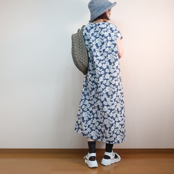 夏の普段着 ゆったり涼しい 大人の配色 フレンチワンピース（コットン／花柄） 1枚目の画像