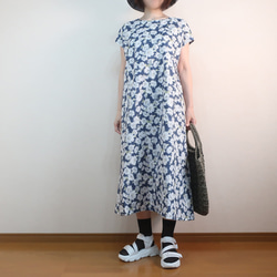 夏の普段着 ゆったり涼しい 大人の配色 フレンチワンピース（コットン／花柄） 7枚目の画像