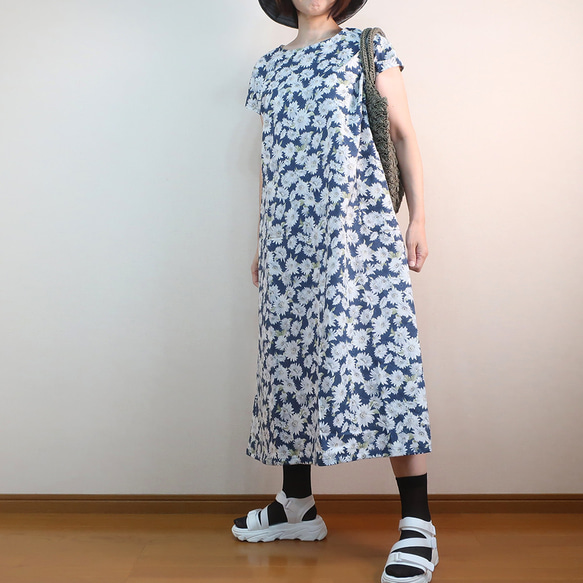 夏の普段着 ゆったり涼しい 大人の配色 フレンチワンピース（コットン／花柄） 3枚目の画像