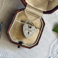 英国で出会った♪アンティーク 金属製パーツ 英国 のエンブレム 英国王