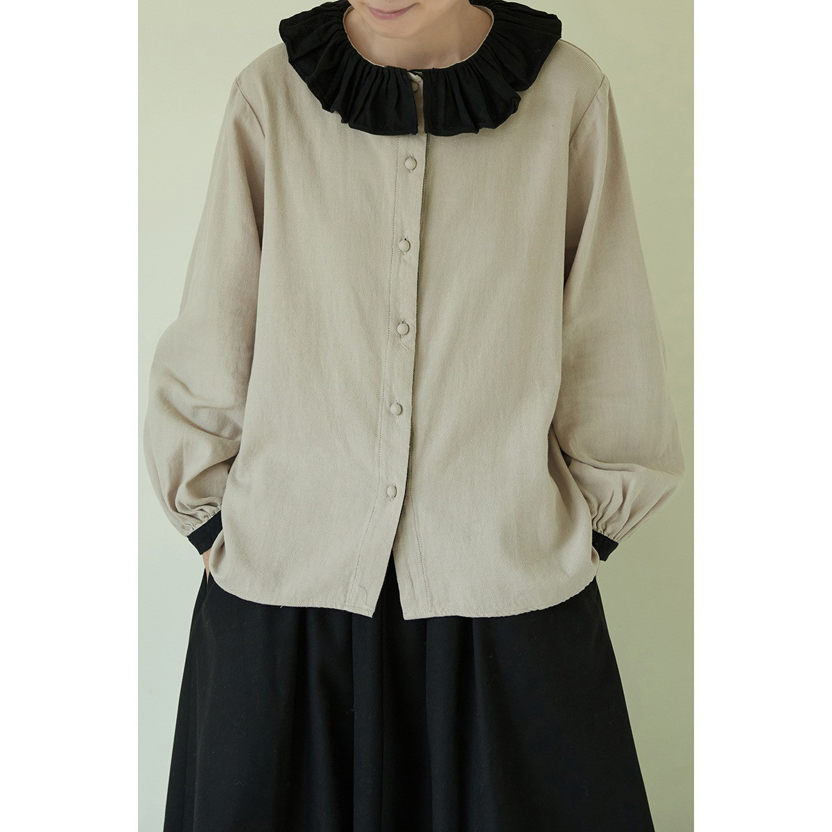 レディース 綿シャツ フリルカラー 長袖 無地 トップス