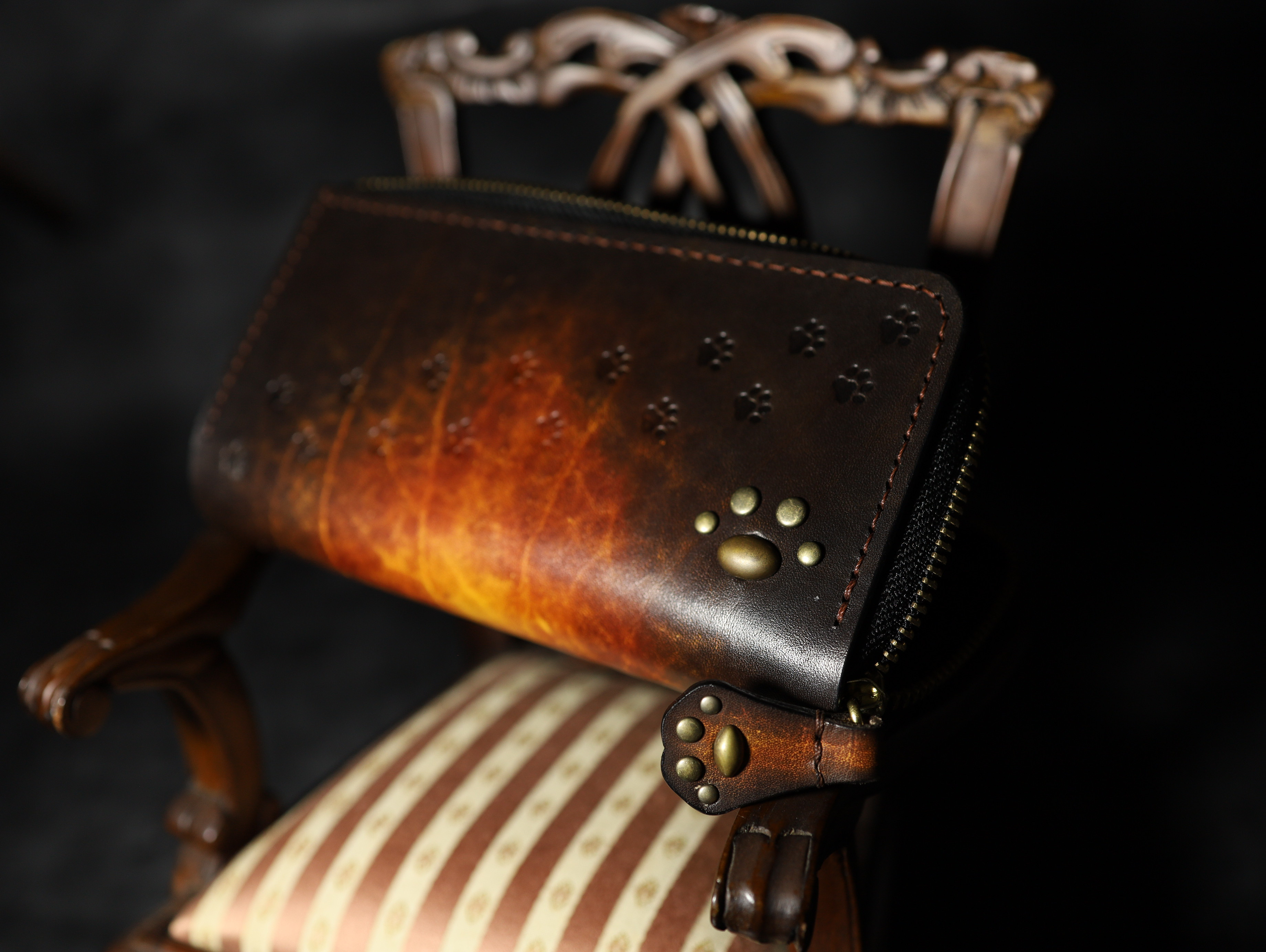 【世界最小クラスの長財布】猫の肉球アンティーク手染めの高級レザー  アンティークブラウン 本革 ギフト プレゼント