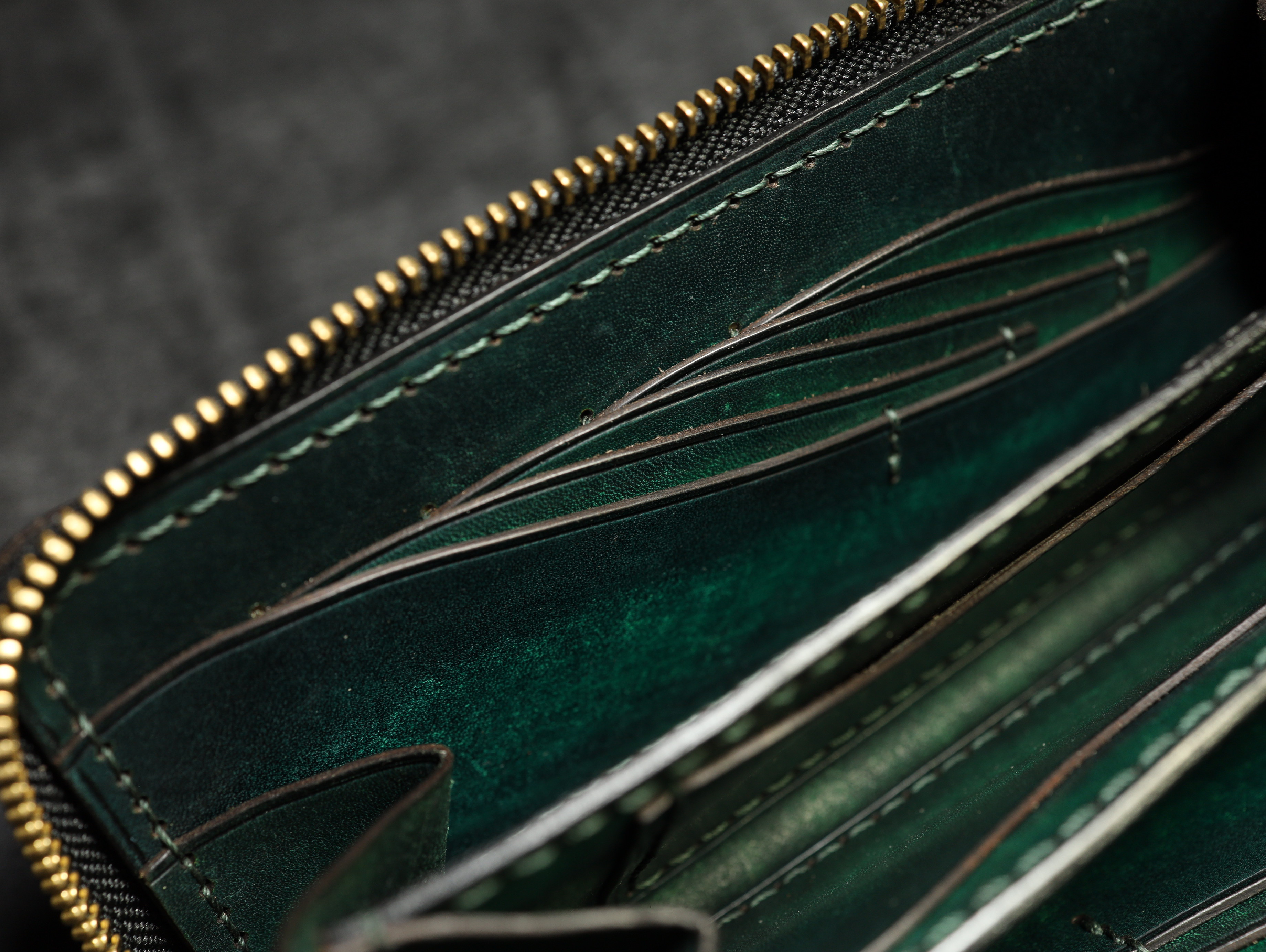 【世界最小クラスの長財布】アンティーク手染めの高級レザー  グリーンアンティーク 本革 ギフト プレゼント