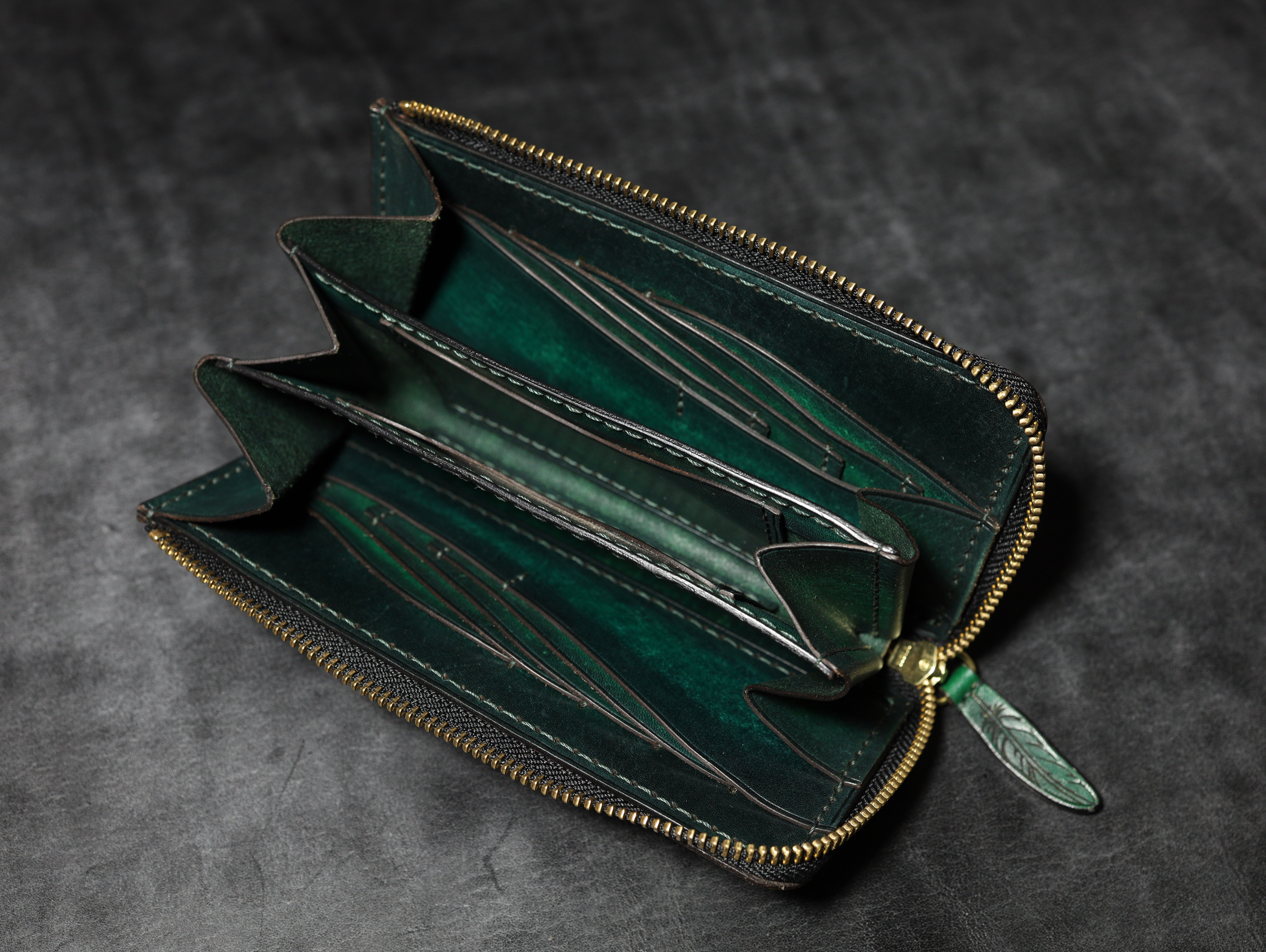 【世界最小クラスの長財布】アンティーク手染めの高級レザー  グリーンアンティーク 本革 ギフト プレゼント