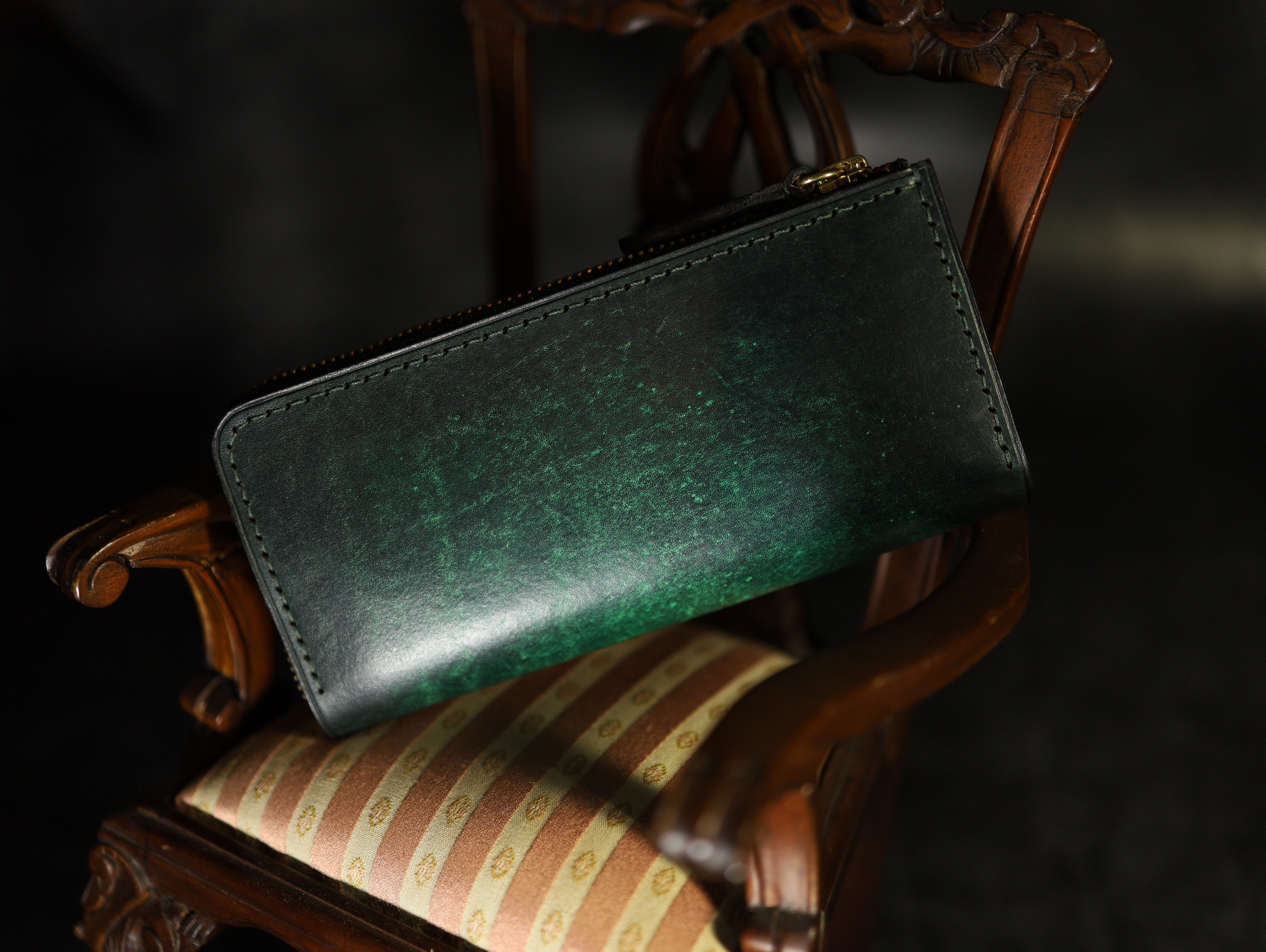 【世界最小クラスの長財布】アンティーク手染めの高級レザー  グリーンアンティーク 本革 ギフト プレゼント