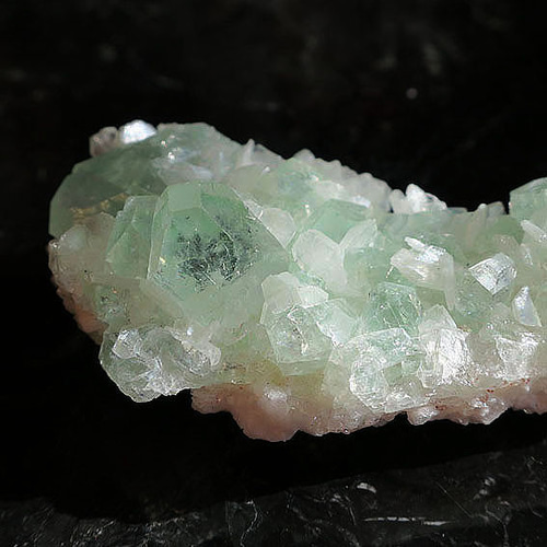 グリーンアポフィライト 原石 クラスター 83g キャビネットサイズ 一点