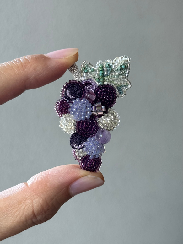 ぶどうブローチ オートクチュールビーズ刺繍 ブローチ So do I