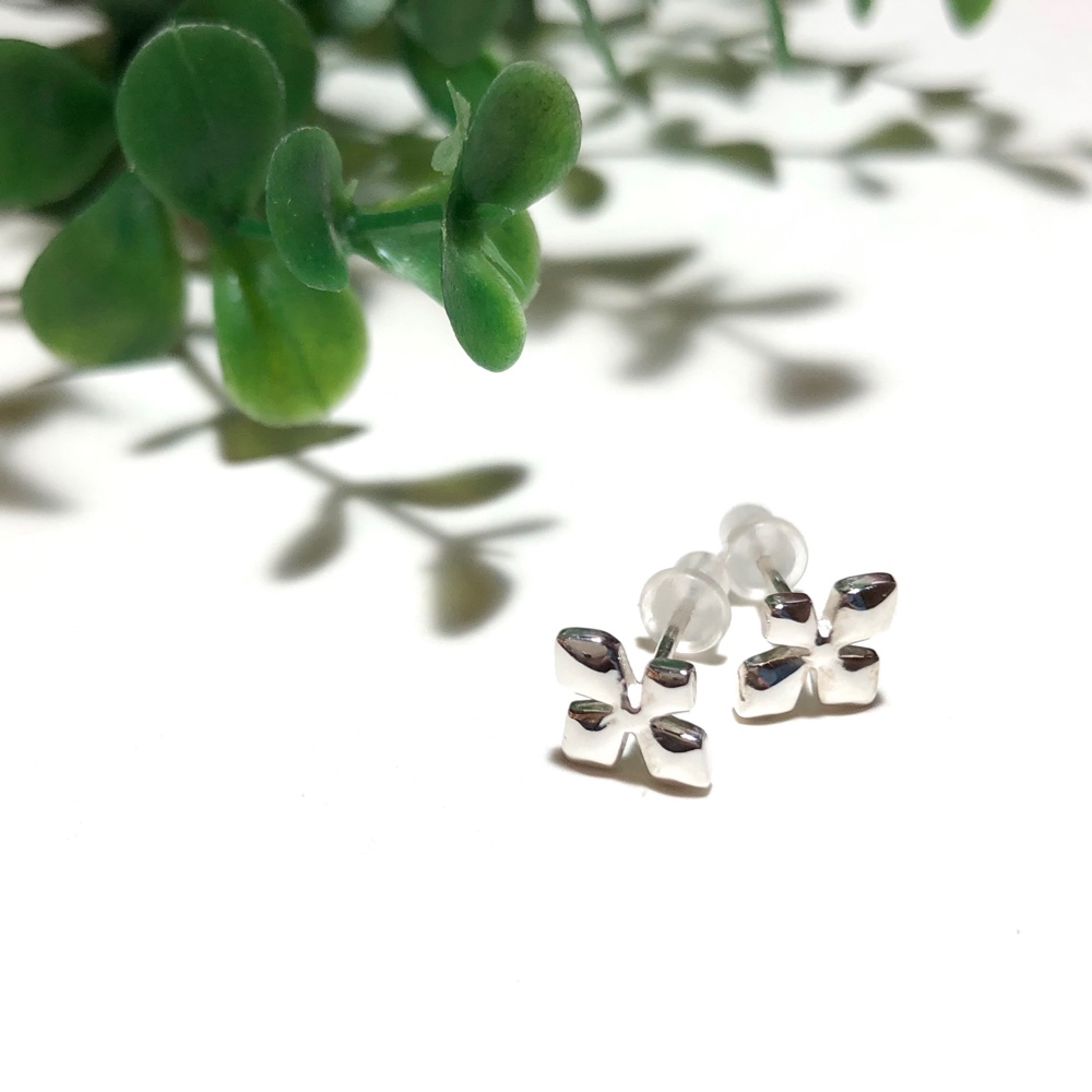 純銀製＊クロスデザインピアス