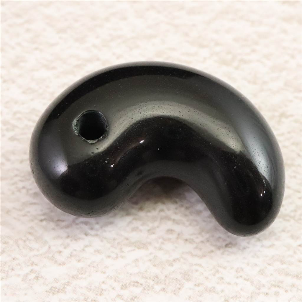 隠岐の島 黒曜石 30.5mm勾玉 ディレクトリーカード付 9.2g #26779