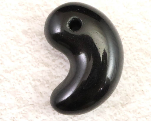 隠岐の島 黒曜石 30.5mm勾玉 ディレクトリーカード付 9.2g #26779