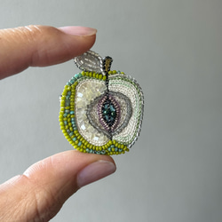 オートクチュールビーズ刺繍ブローチ バラの花(ホワイト
