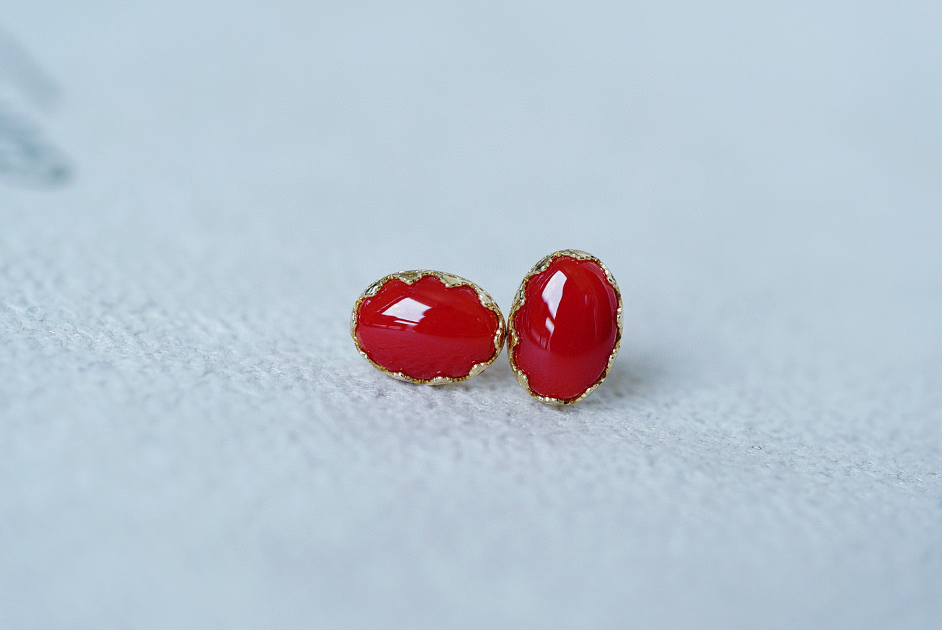 「優雅」K18イエローゴールド　天然血赤サンゴ 珊瑚 ピアス　情熱　3月誕生石