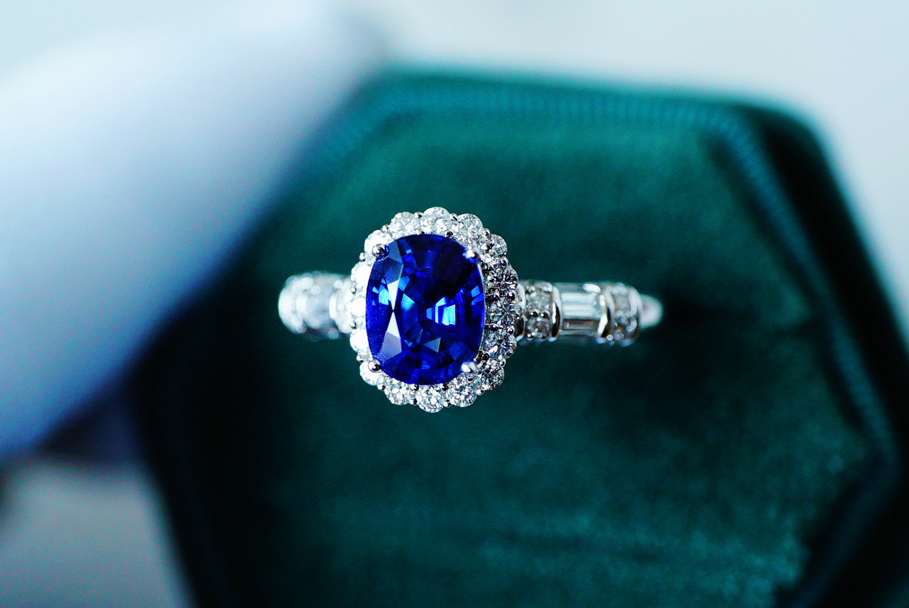 「貴族」K18  天然ロイヤルブルーサファイア　天然ダイヤモンド　リング　9月誕生石 1.35ct 25/7/20