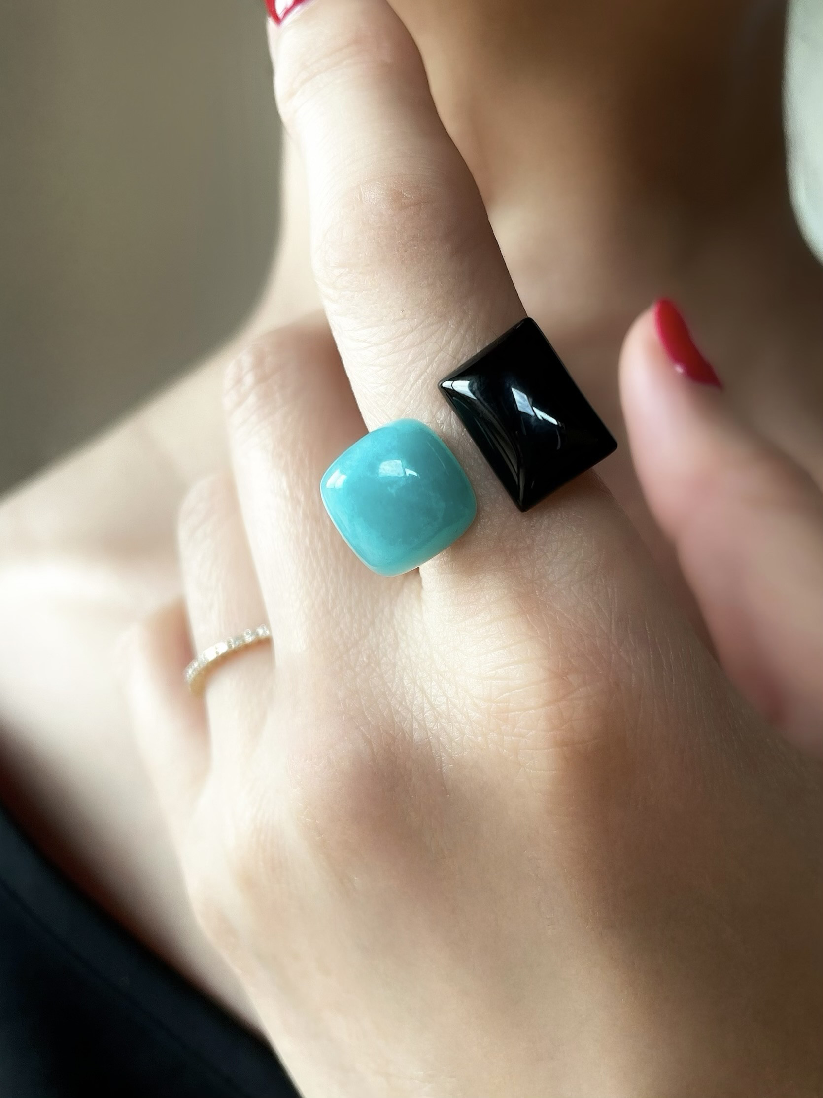 〈モード×エレガント〉Clair et Noir（クレール・エ・ノワール）フォークリング