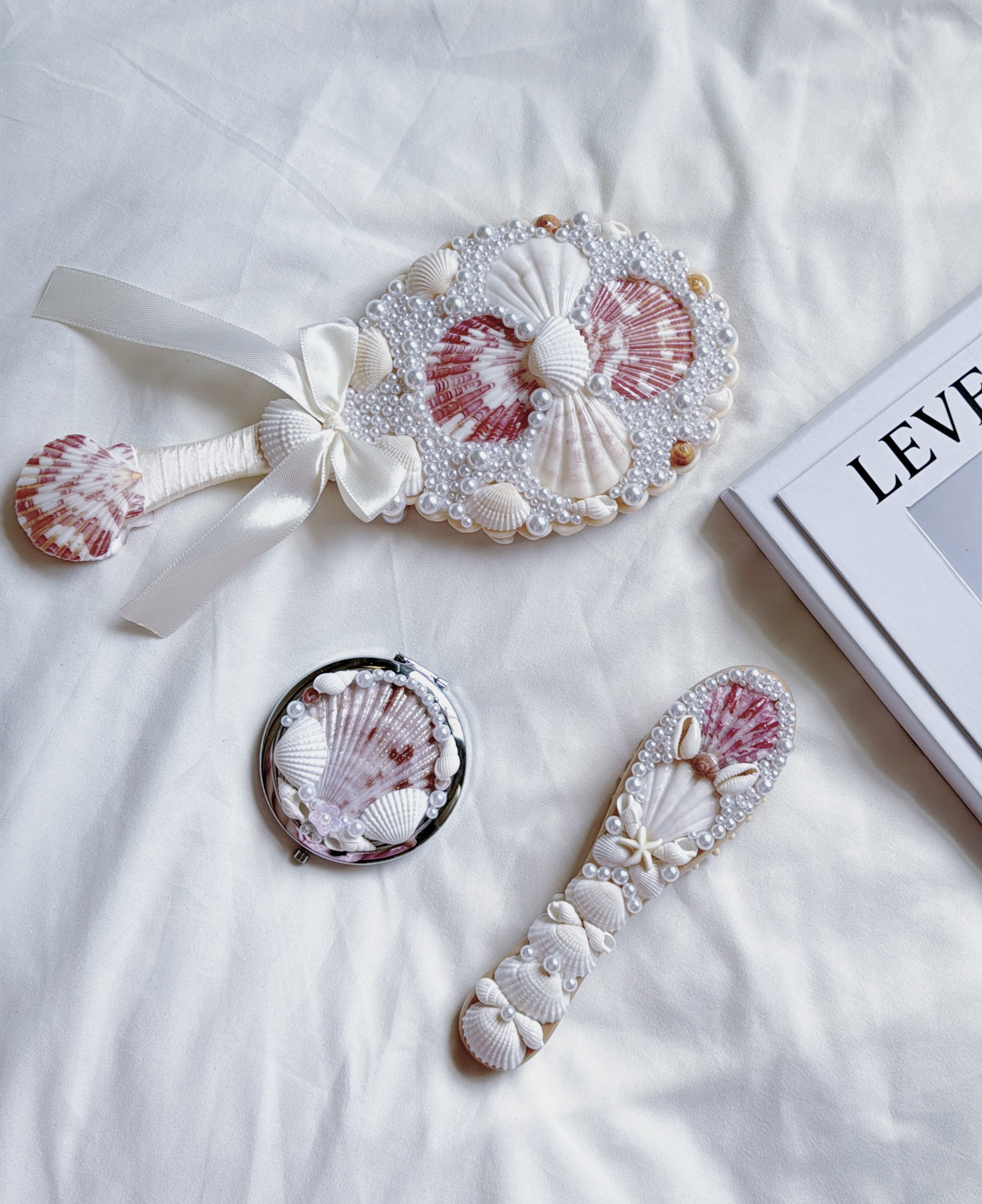 ハンドメイド 貝殻装飾 手鏡とブラシ3点セット