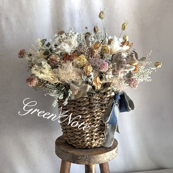 花材おまかせ！10種類以上のドライフラワーを飾りました大きなかご