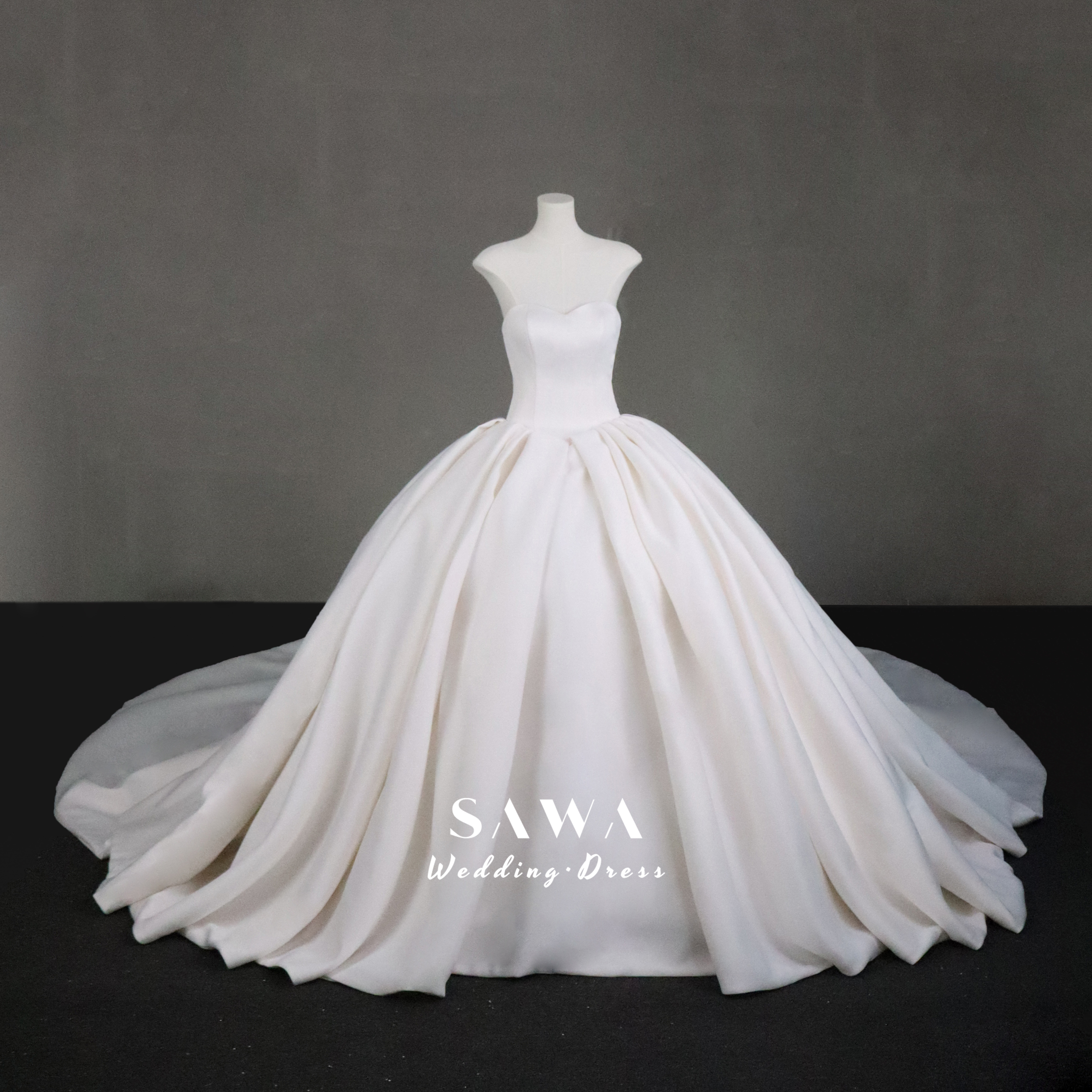 シンプル　高級サテン　編みあげ　サイズオーダー可能　フレアスカート　ボリューム　取り外し可能オフショルダー2ways花嫁