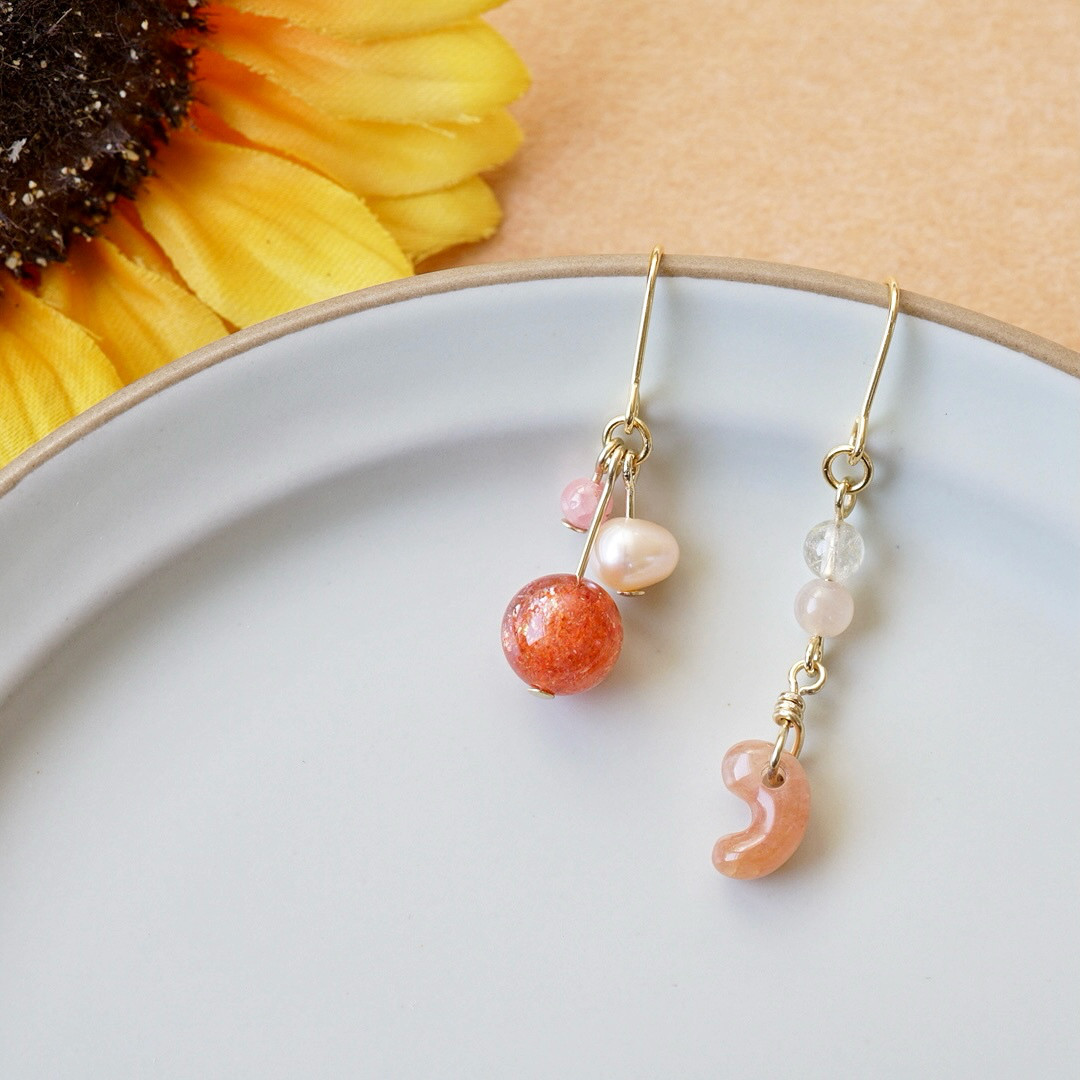 オレンジアベンチュリン勾玉とサンストーンのピアス