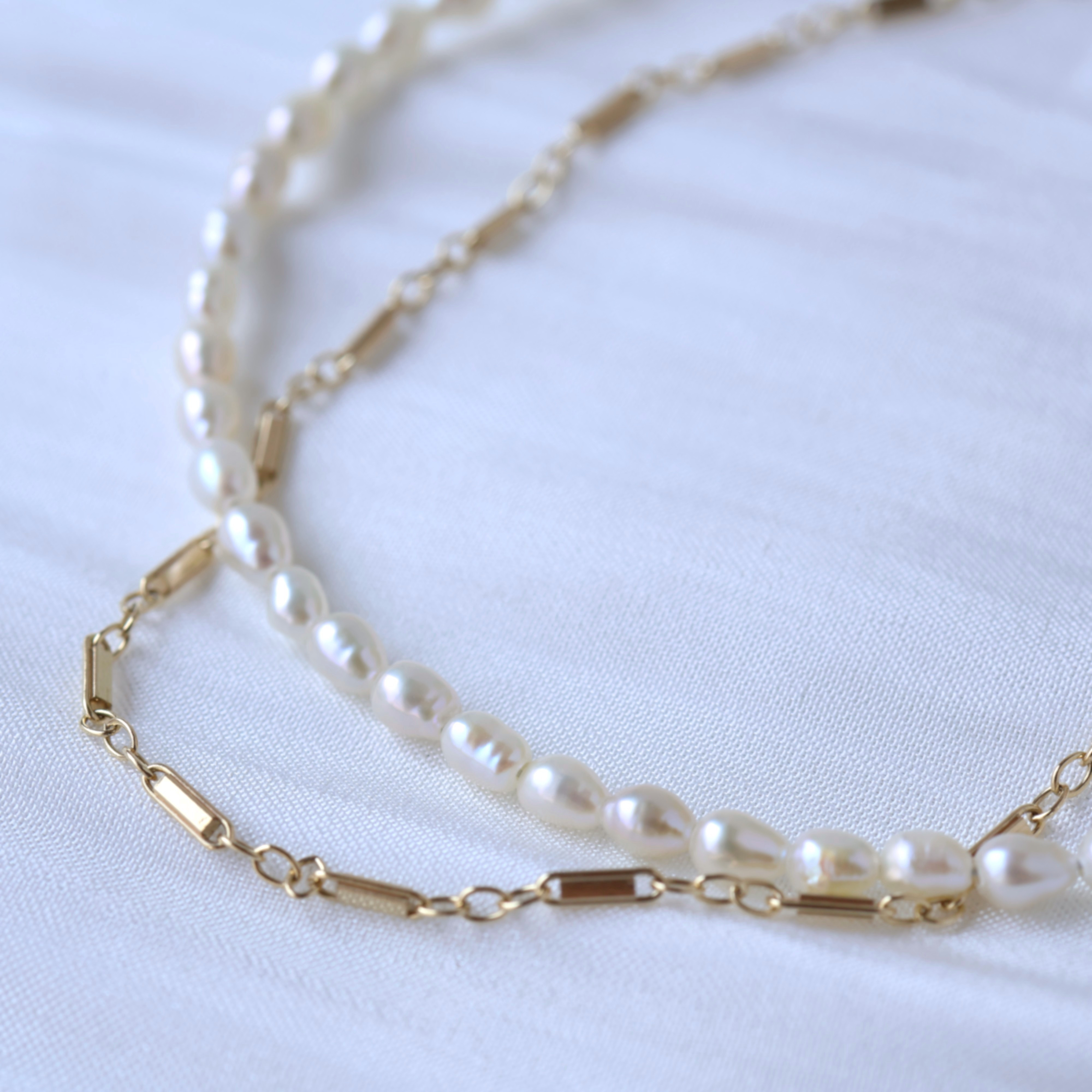 パールとチェーンの2連ブレスレット　パール　２連ブレスレット　14kgfブレスレット　仕事　シンプル　ハレの日