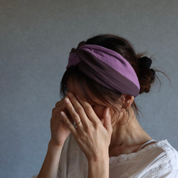 おうち時間のまとめ髪をお洒落に／ふわふわダブルガーゼトリプルカラーヘアバンド／パープル×ダスティパープル 6枚目の画像
