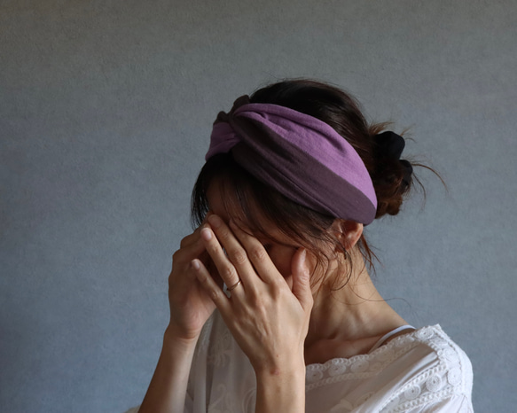 おうち時間のまとめ髪をお洒落に／ふわふわダブルガーゼトリプルカラーヘアバンド／パープル×ダスティパープル 6枚目の画像