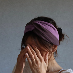 おうち時間のまとめ髪をお洒落に／ふわふわダブルガーゼトリプルカラーヘアバンド／パープル×ダスティパープル 5枚目の画像