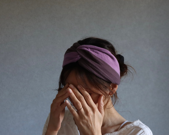 おうち時間のまとめ髪をお洒落に／ふわふわダブルガーゼトリプルカラーヘアバンド／パープル×ダスティパープル 1枚目の画像