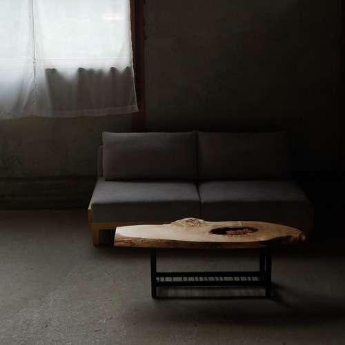 穴あき栃の一枚板ローテーブル ローテーブル・リビングテーブル