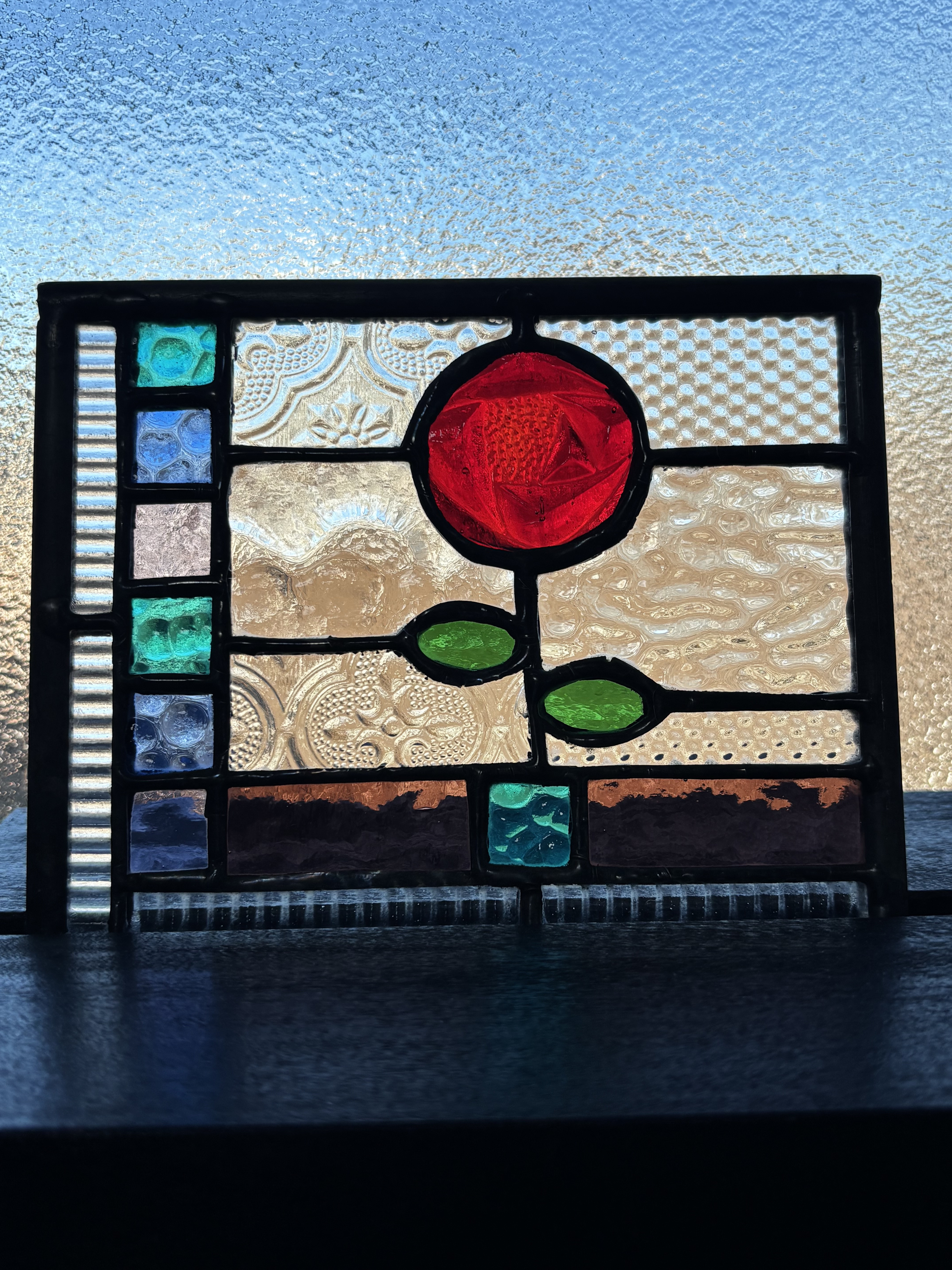 ステンドグラスの小さなパネル鮮やかな薔薇の花（ブルー）