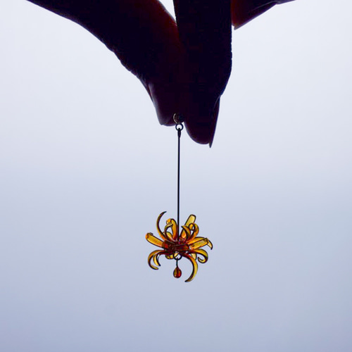2025販売終了】線香花火 －Spider lily－ ピアス（スタッド・一粒