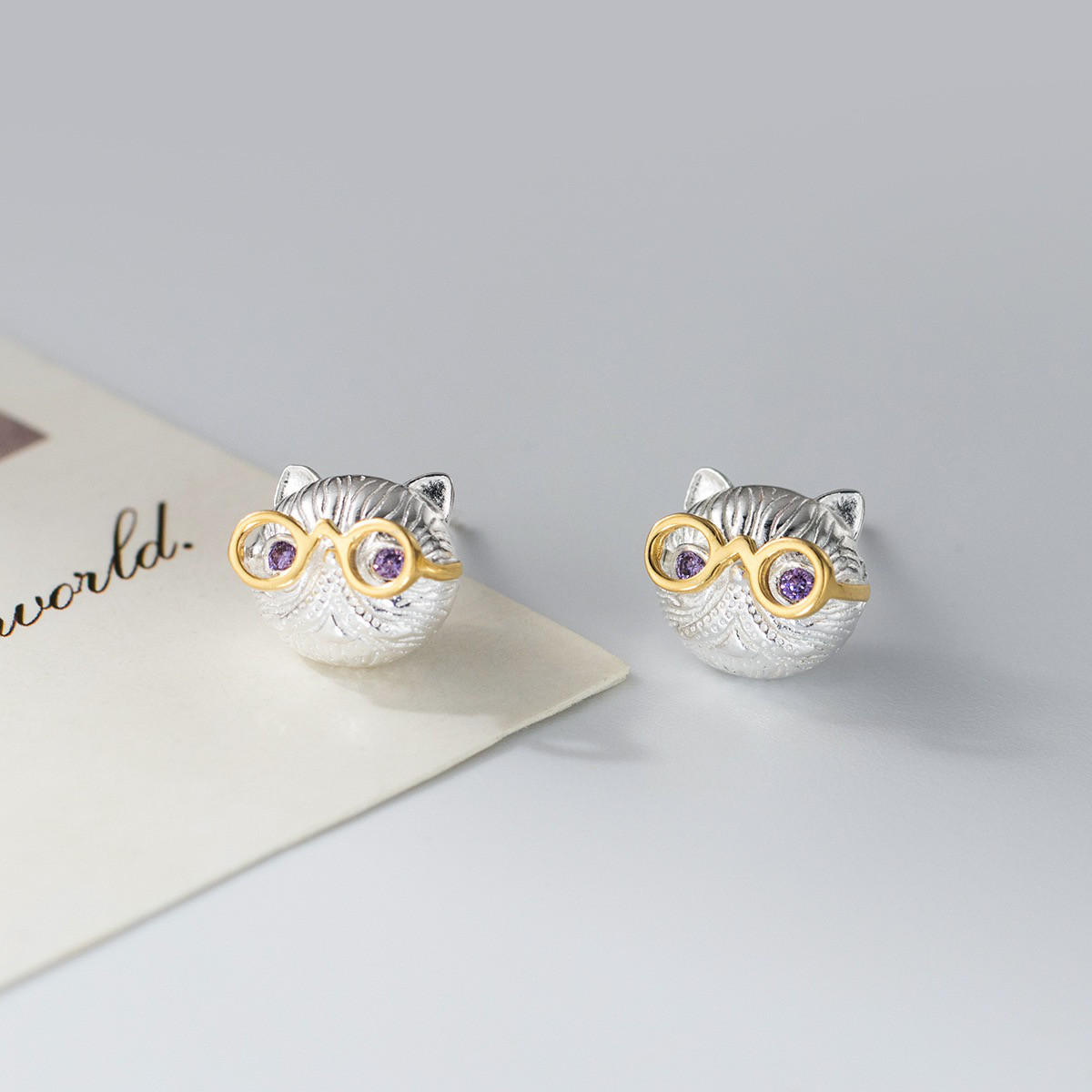 シルバー925  小ぶり　かわいい　ネコ　メガネ　スタッドピアス　ピアス 金属アレルギー対応  セカンドピアス
