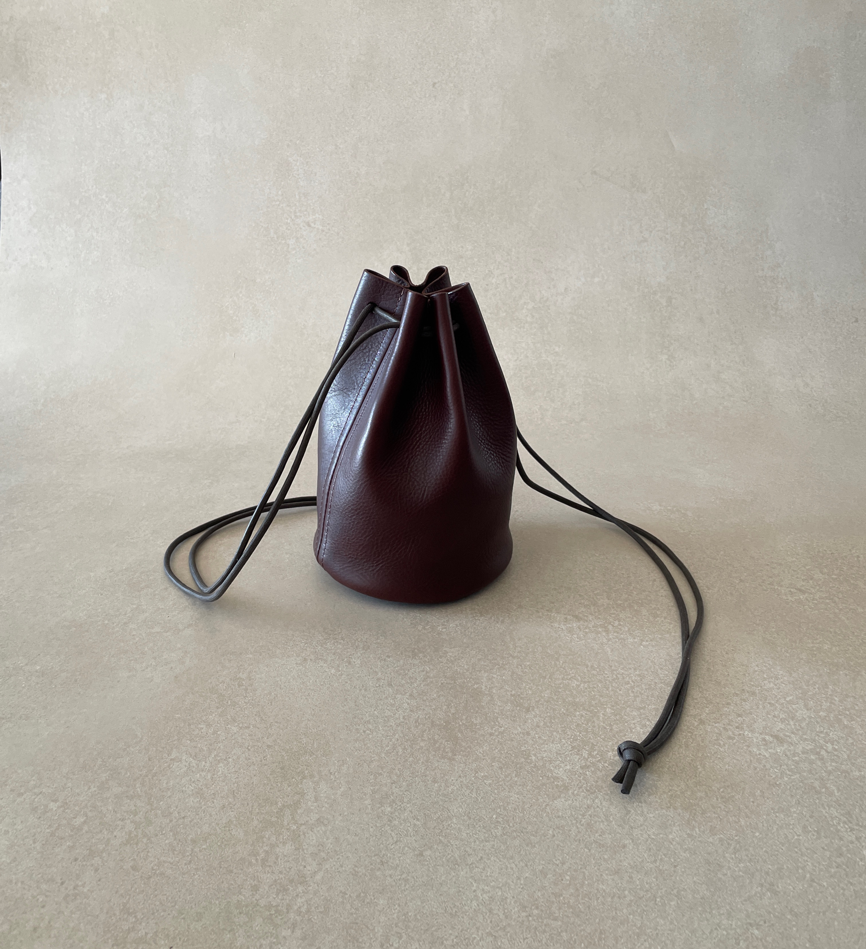 本革巾着バッグ　ダークブラウン　イタリアンレザー　巾着　焦茶