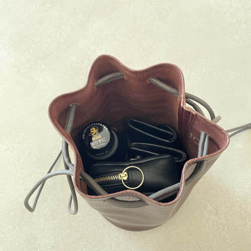 tochca レザー巾着袋 ダークブラウン tochca レザー巾着袋 ダークブラウン tochca レザー巾着袋 ダーク