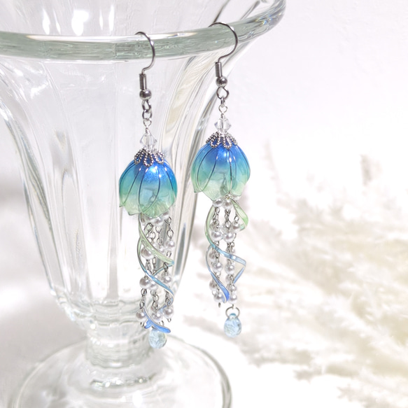 【★残暑応援SALE★】海色くらげのピアス（イヤリング）　N1768 5枚目の画像