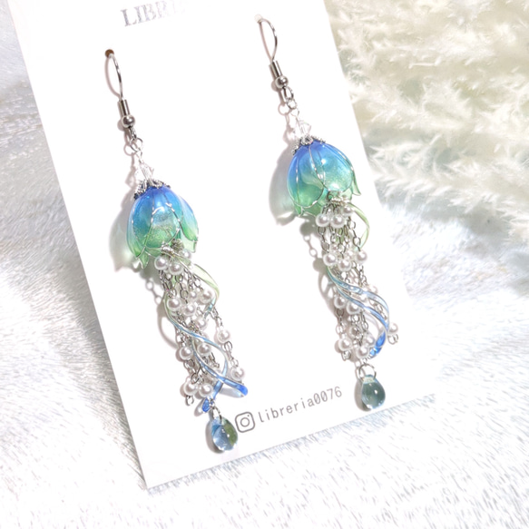【★残暑応援SALE★】海色くらげのピアス（イヤリング）　N1768 1枚目の画像