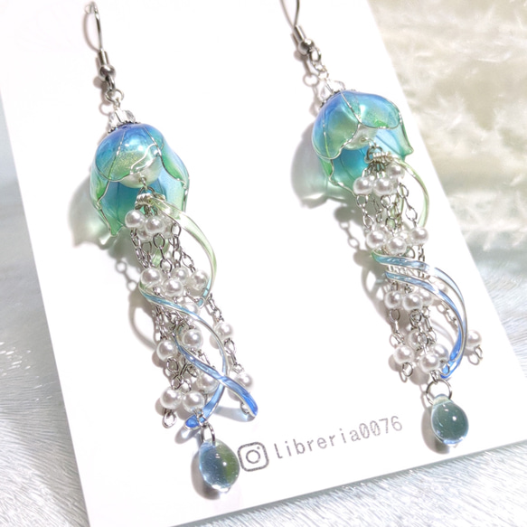 【★残暑応援SALE★】海色くらげのピアス（イヤリング）　N1768 3枚目の画像