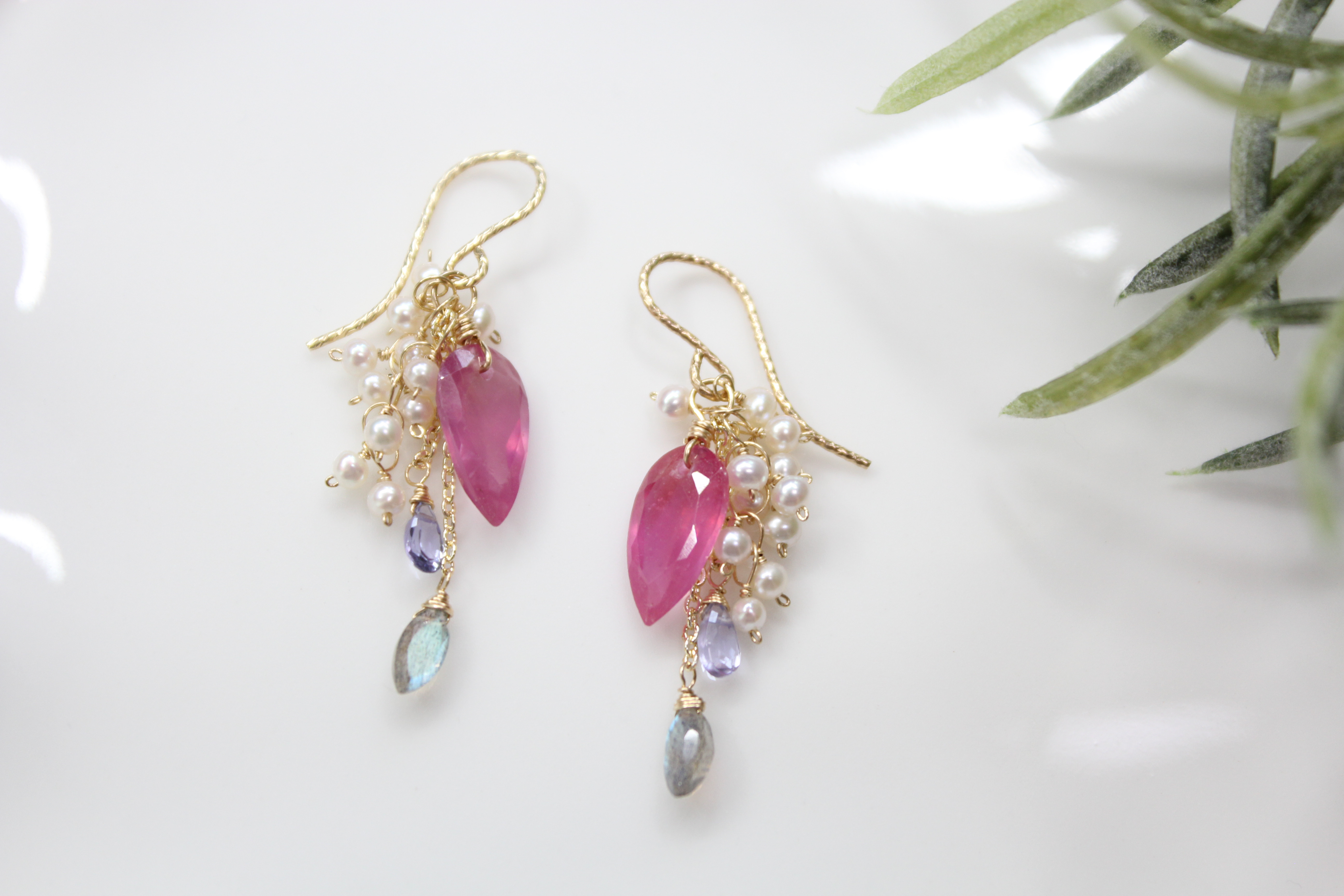 No.432 イチゴルビーと淡水パールのピアス