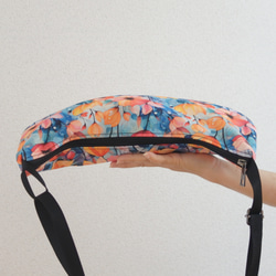 イタリア生地の半月ボディバッグ２(ピンク❀)　カジュアル　大人ボディバッグ 4枚目の画像