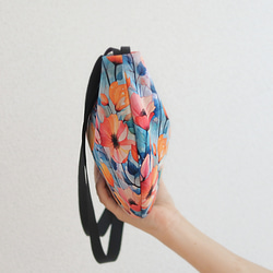 イタリア生地の半月ボディバッグ２(ピンク❀)　カジュアル　大人ボディバッグ 2枚目の画像