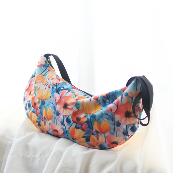 イタリア生地の半月ボディバッグ２(ピンク❀)　カジュアル　大人ボディバッグ 3枚目の画像